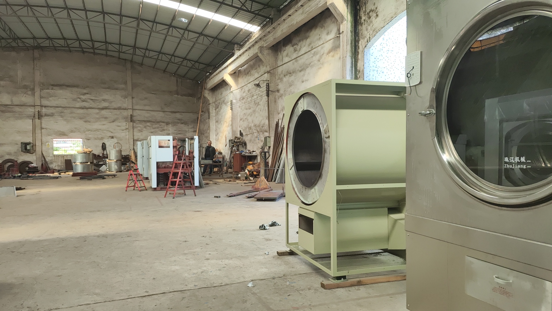 
珠江洗滌工業全自動洗衣機憑什么服務百家名企？大型干洗店都在用的高品質設備！
