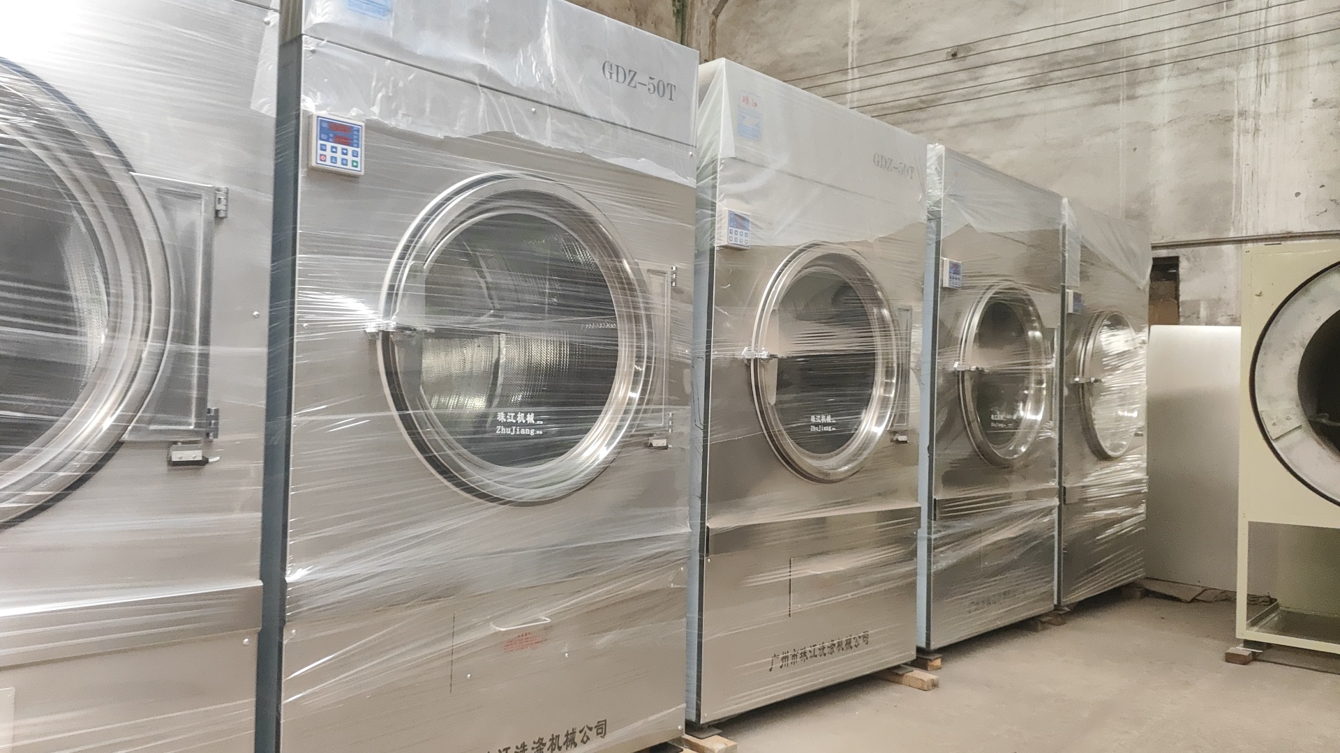 
珠江洗滌工業洗衣機如何服務百家知名企業？源于30年技術沉淀與洗衣工廠解決方案
